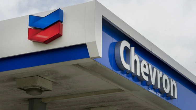 Los motivos por los que la gasolina cuesta más en Chevron y Shell, señaladas por López Obrador